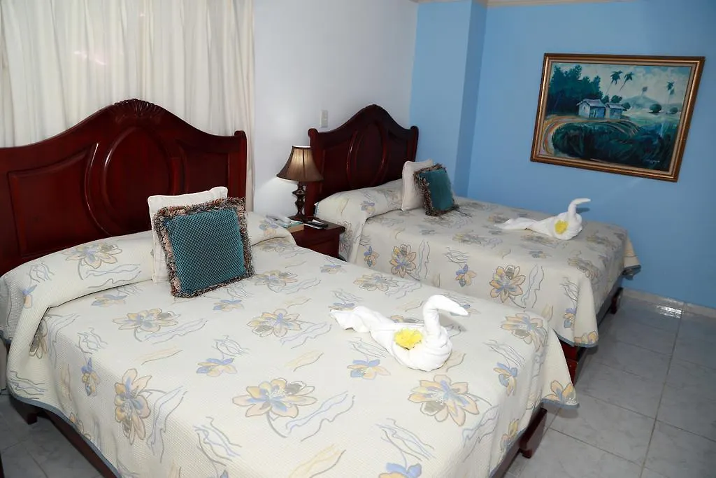 Hotel Los Jardines 산티아고 데 로스 카바예로스