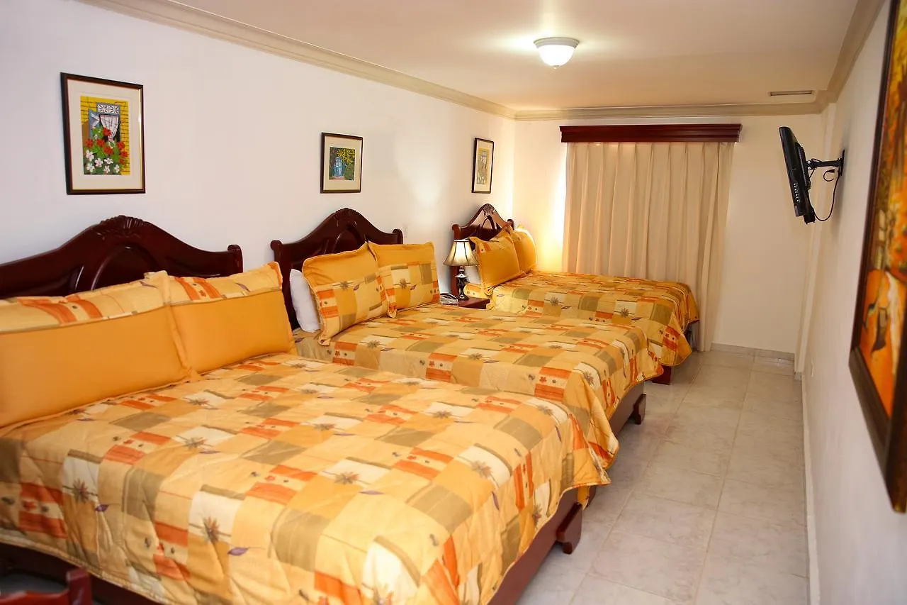 Hotel Los Jardines 산티아고 데 로스 카바예로스